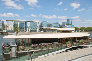 2018-2019 - Odysea à Issy les Moulineaux (92) - Bâtiment flottant de 40 m x 10 m accueillant le restaurant « La Barge »